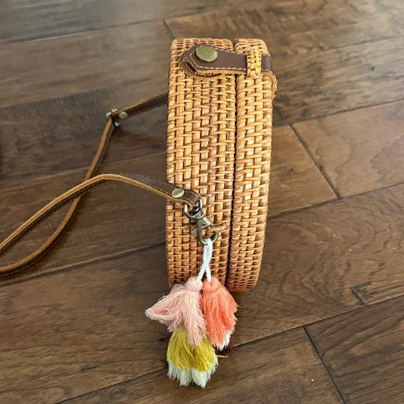 Round Rattan Bag with Tassel - Picture 2 of 4